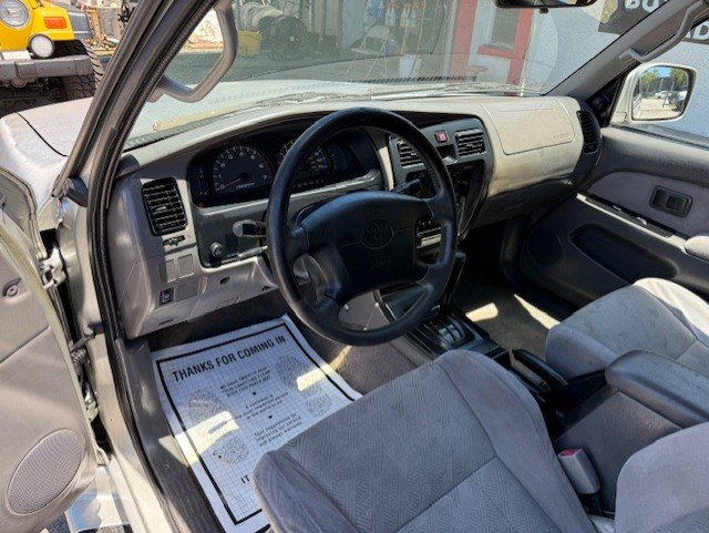 2001 Toyota 4Runner SR5 photo 11