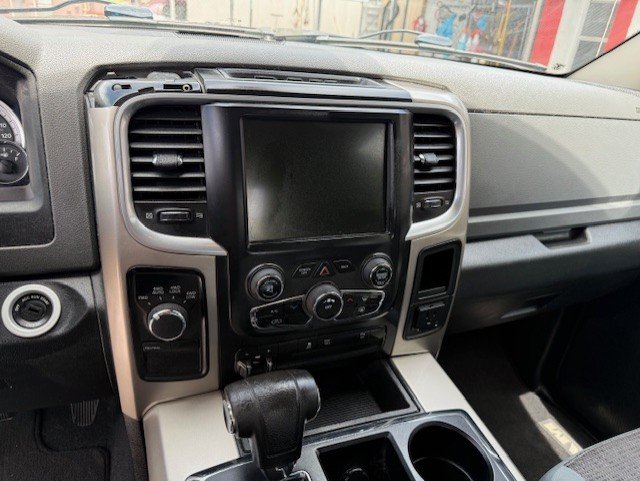 2013 Ram 1500 SLT photo 9