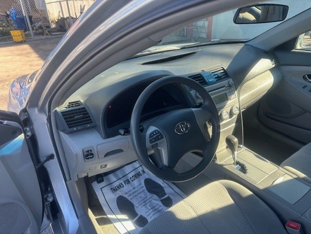 2011 Toyota Camry LE photo 11