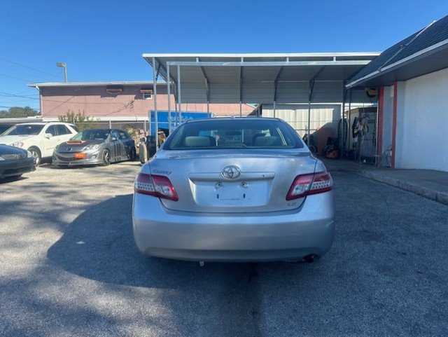 2011 Toyota Camry LE photo 6