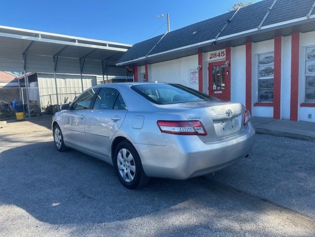 2011 Toyota Camry LE photo 7