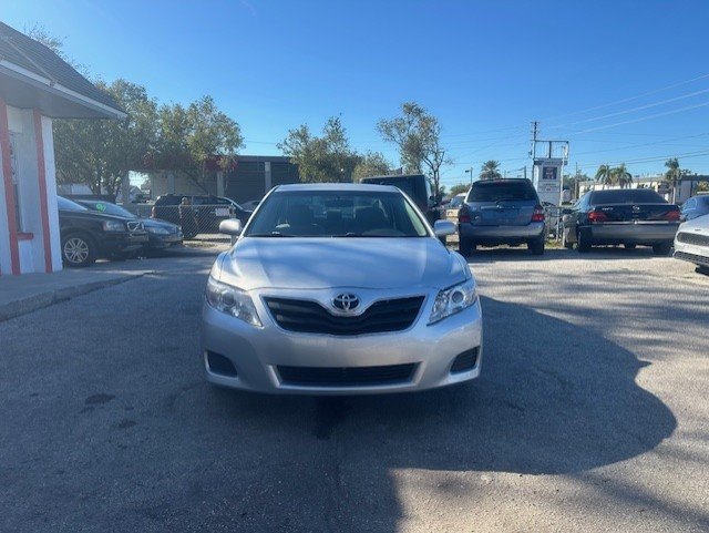 2011 Toyota Camry LE photo 3