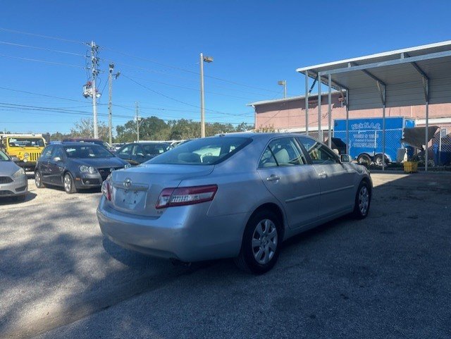 2011 Toyota Camry LE photo 5