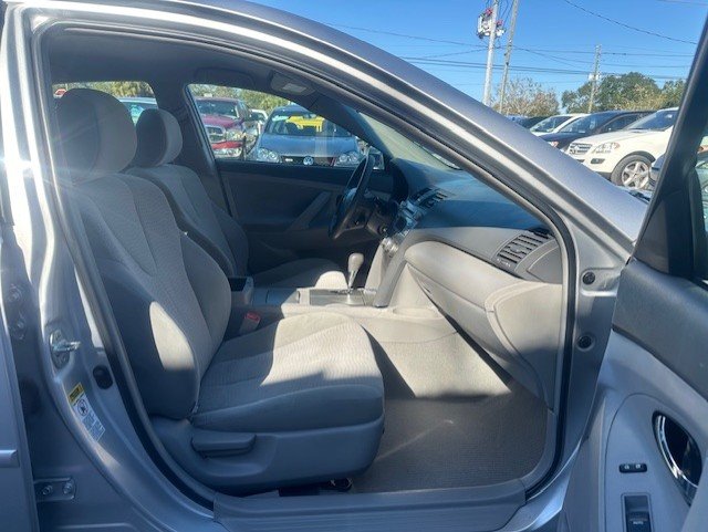 2011 Toyota Camry LE photo 12
