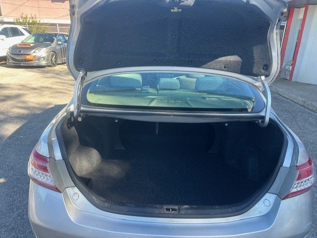 2011 Toyota Camry LE photo 15