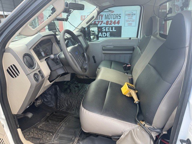 2008 Ford F-550 - Photo 9