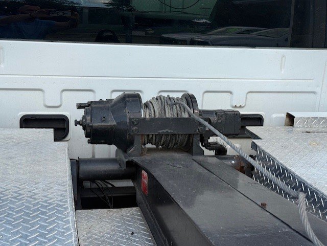 2008 Ford F-550 - Photo 16