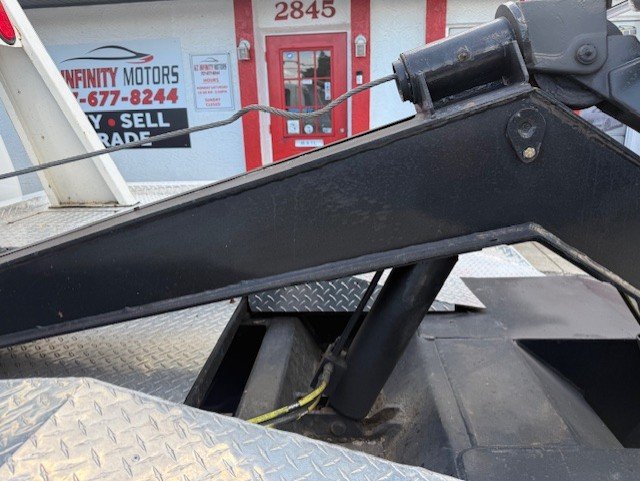 2008 Ford F-550 - Photo 12