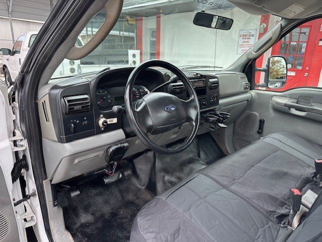 2006 Ford F-350 XL photo 9